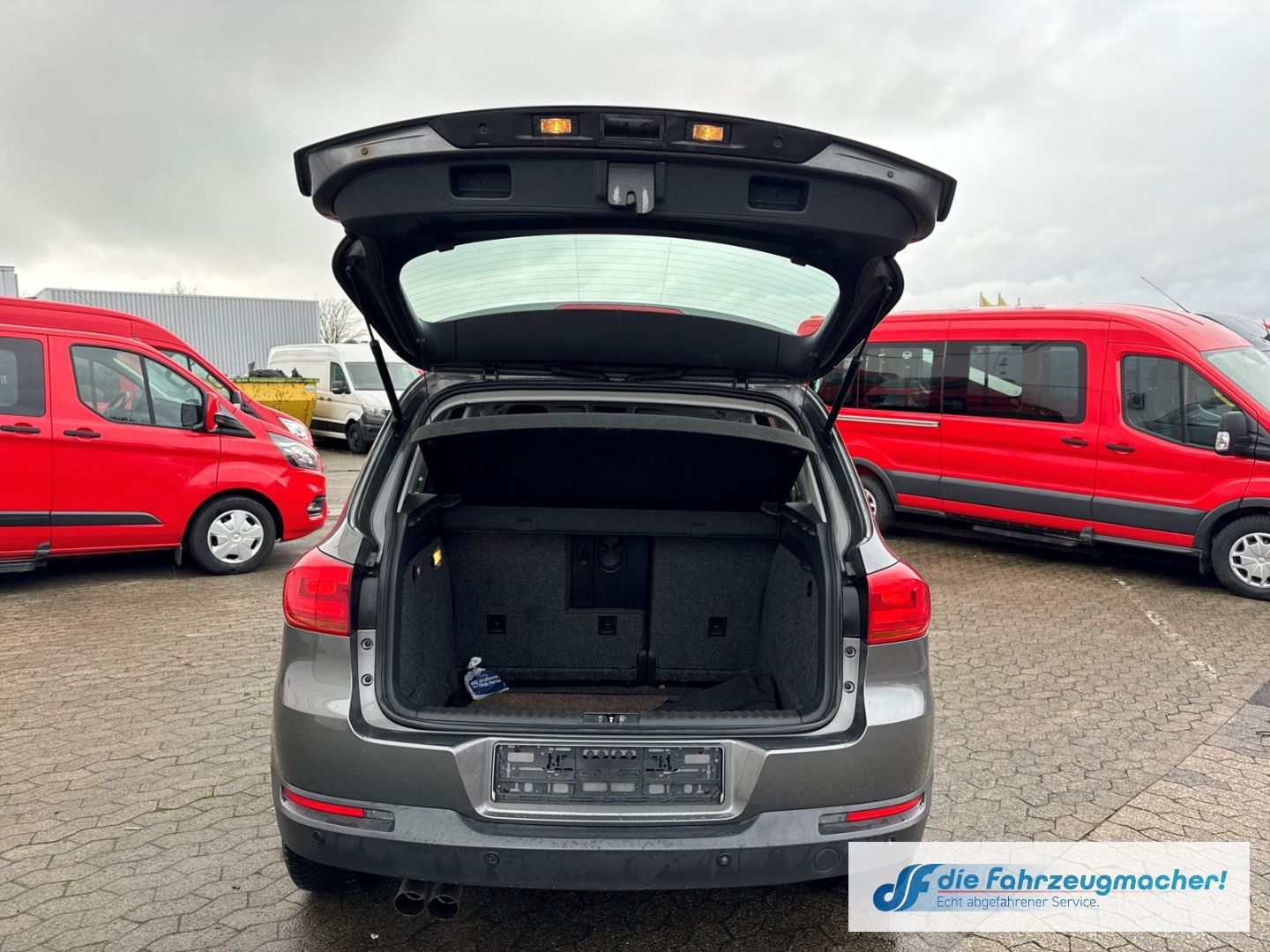 Fahrzeugabbildung Volkswagen Tiguan Trend & Fun BMT PDC Berganfahrass.*EXPORT