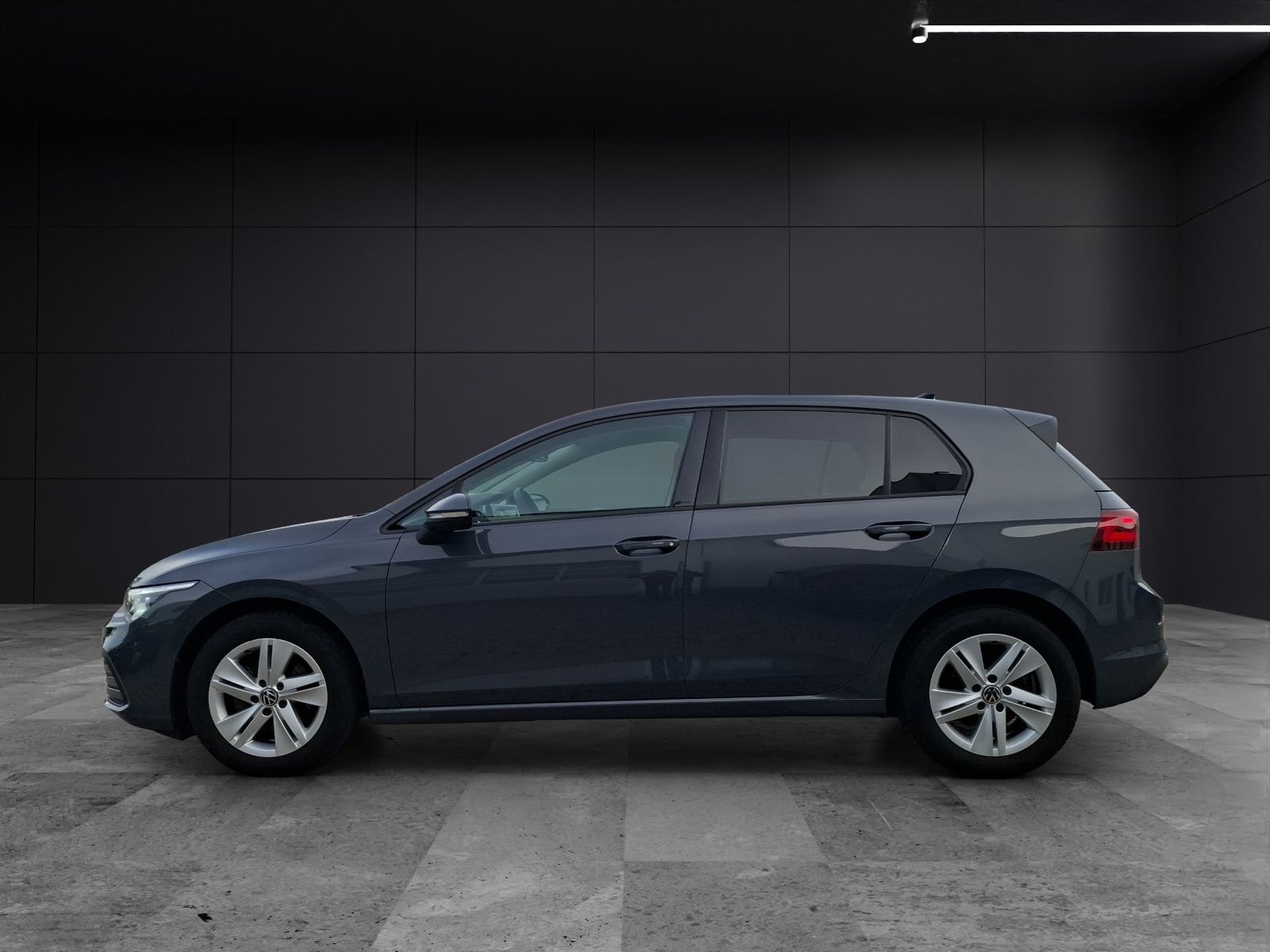 Fahrzeugabbildung Volkswagen Golf VIII TSI Life Matrix Navi AID ACC PDC SH LM