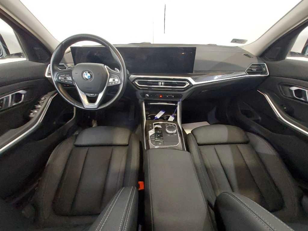 BMW 320 d xDrive Leder PANO AHK StdHzg. ACC Keyless