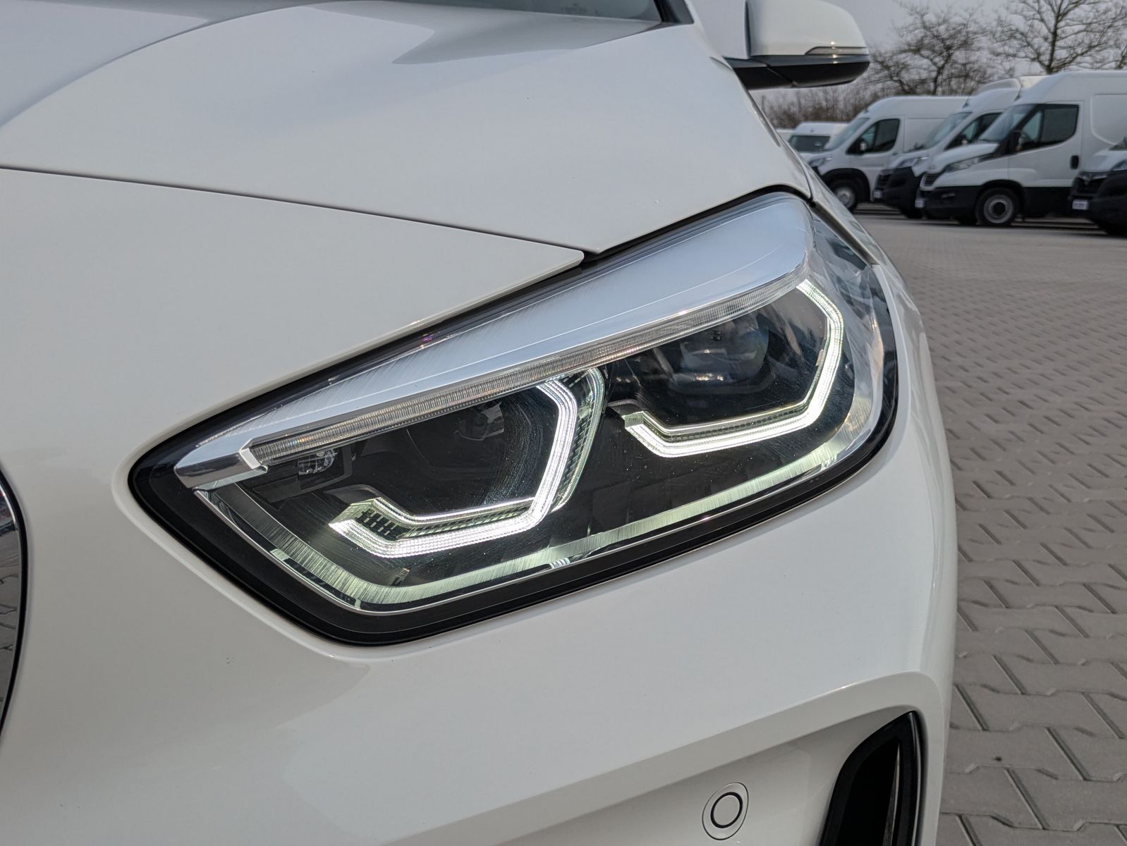 Fahrzeugabbildung BMW 120 i M Sport SHADOW*ACC*KAMERA*H&K*AHK*LED*DAB