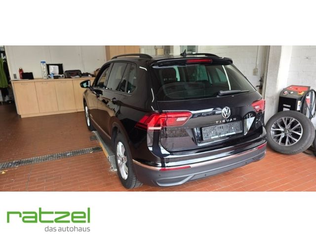 Fahrzeugabbildung Volkswagen Tiguan Life 1.5 TSI StandHZG Navi LED ACC El. He