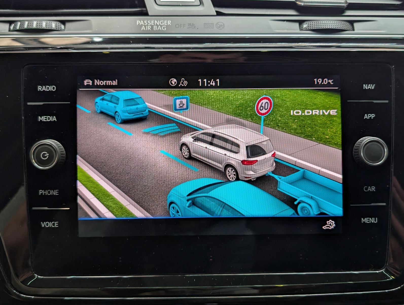 Fahrzeugabbildung Volkswagen Touran 2.0 DSG R-Line High. Pano 7-Si IQ.Dri AHK