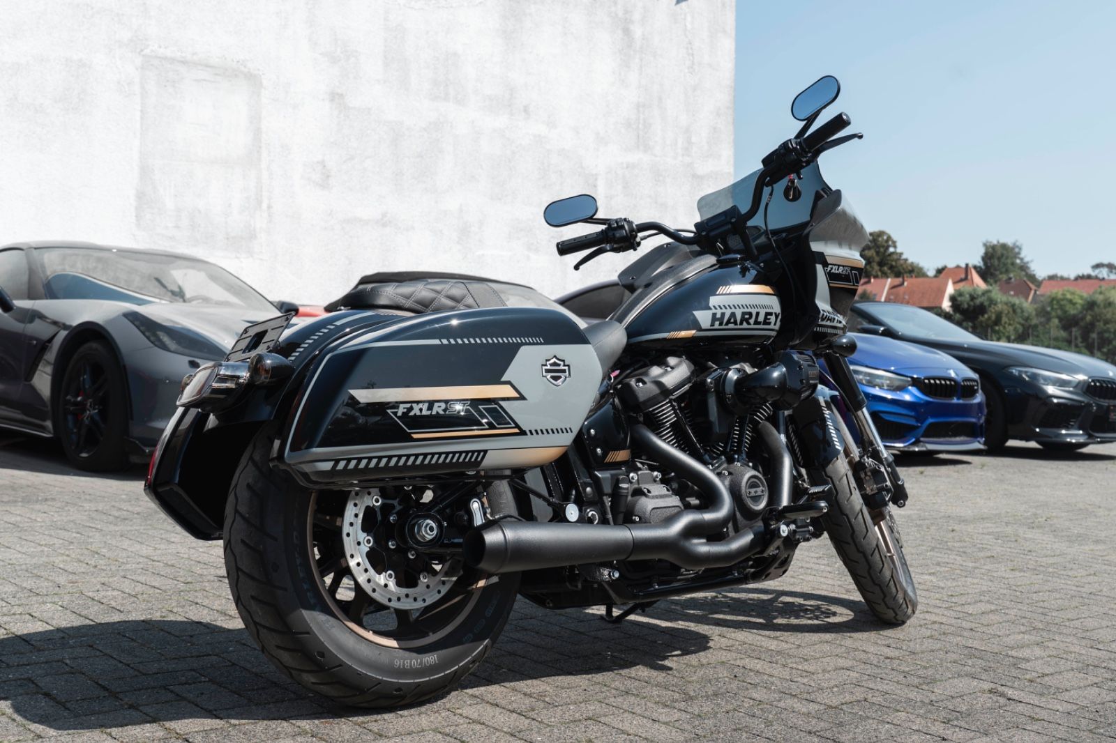Fahrzeugabbildung Harley-Davidson FXLRST