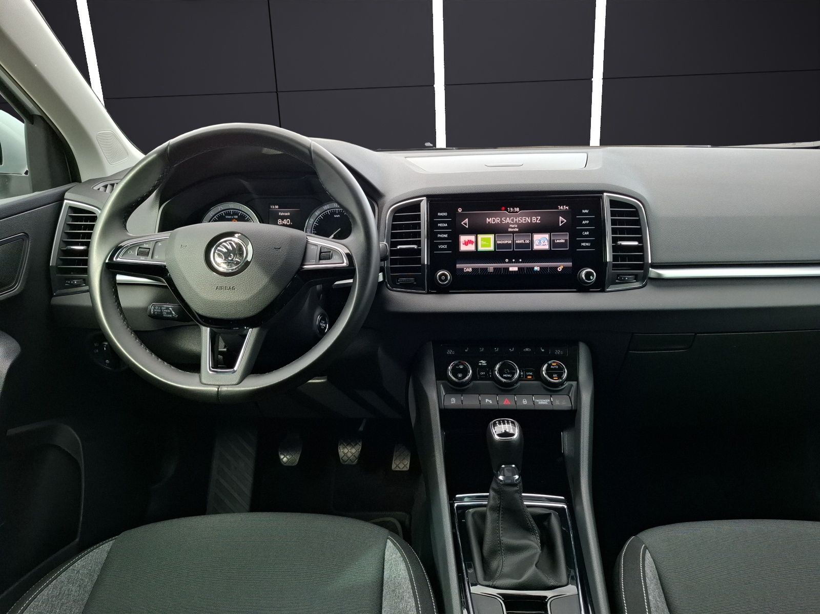 Fahrzeugabbildung SKODA Karoq TDI Drive-125 LED Navi ACC  RFK SH