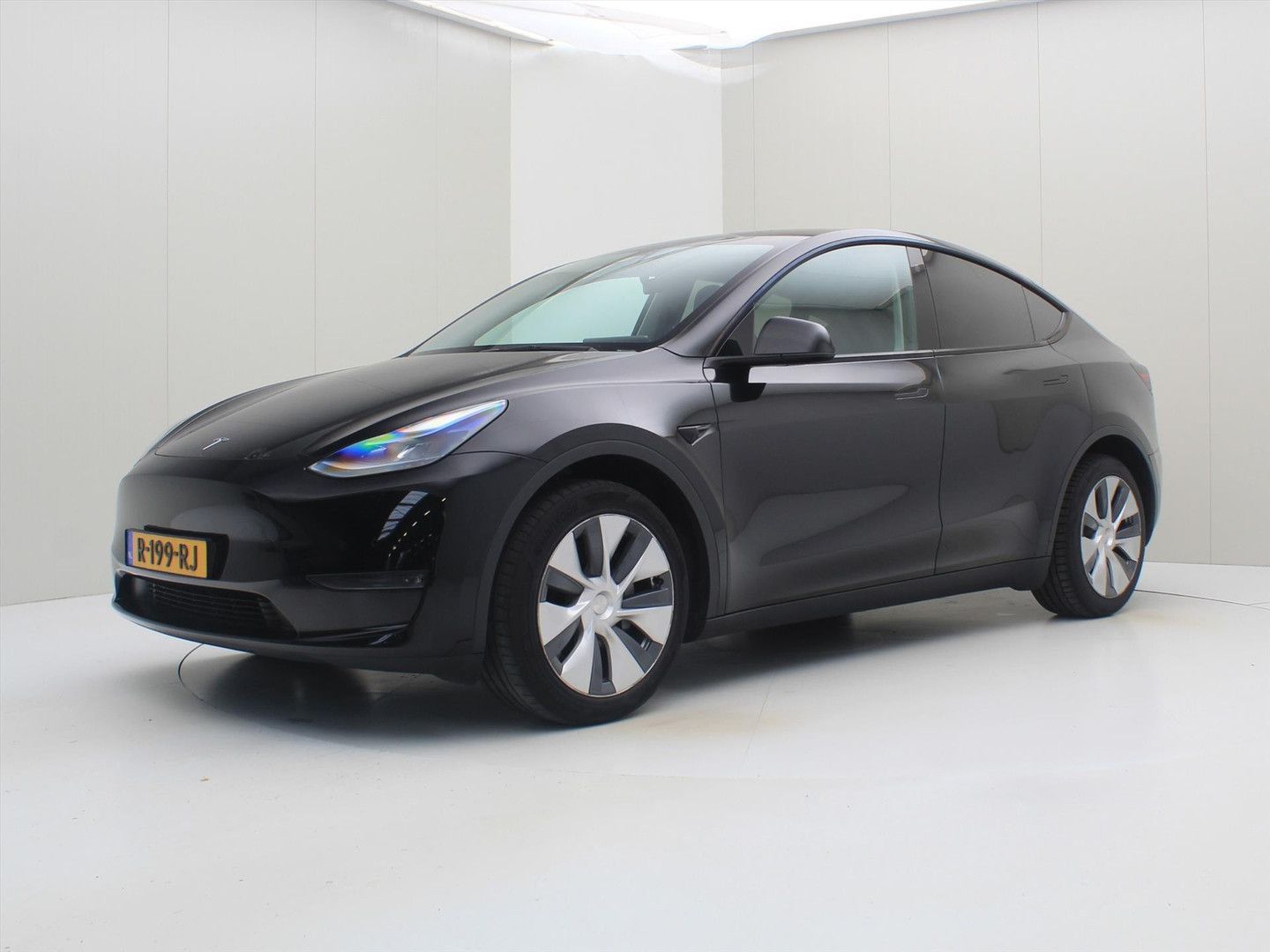 Tesla Model Y Long Range AWD 75kWh 351pk AMD RYZEN 92,