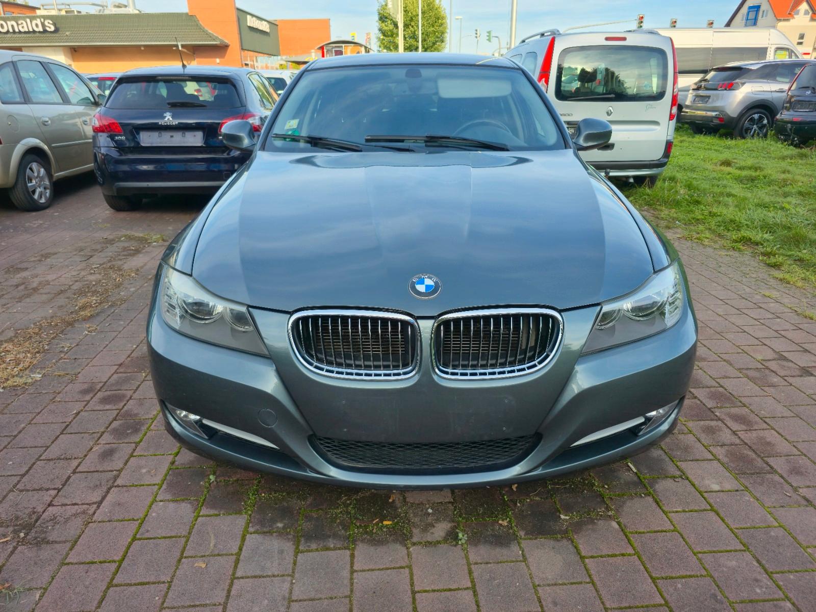BMW 320 2011 — photo 7