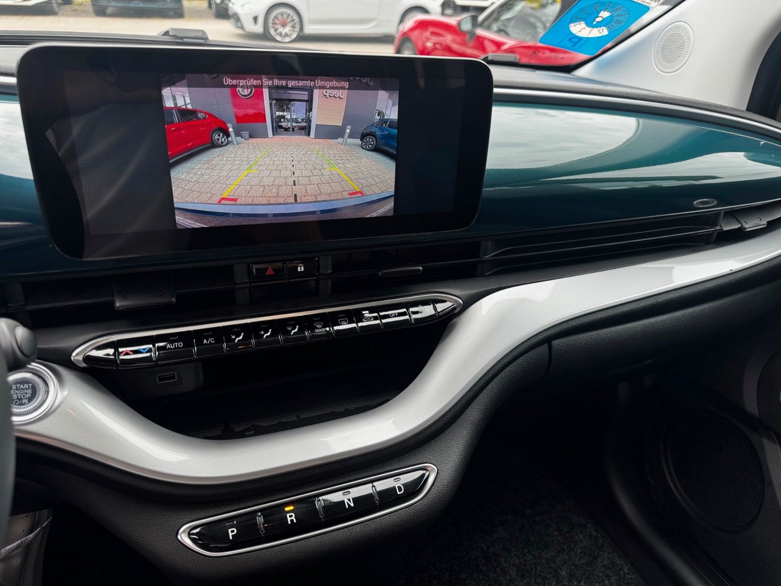 Fahrzeugabbildung Fiat 500e 3+1 Icon NAVI TOTWINKEL LED KLIMAAUT.