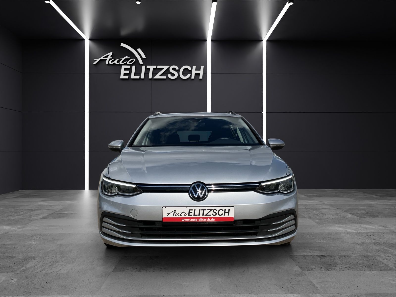Fahrzeugabbildung Volkswagen Golf VIII Variant TDI Life DSG LED Navi ACC AHK