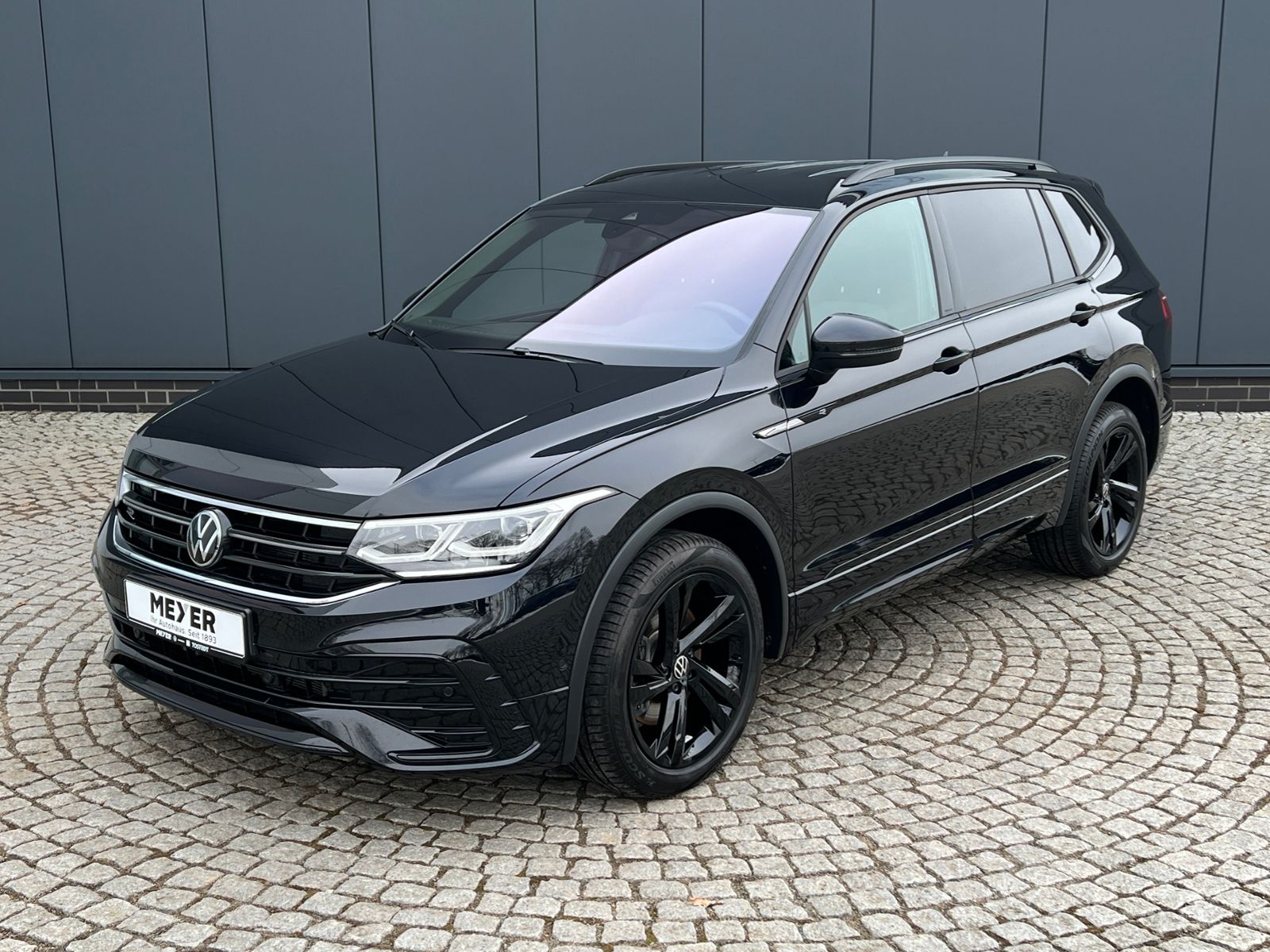 Fahrzeugabbildung Volkswagen Tiguan Allspace R-Line 2.0 TDI DSG 4MOTION *AHK,