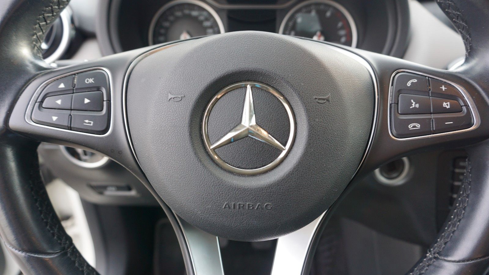 Fahrzeugabbildung Mercedes-Benz B 180 Navi,LED,Park Assist,SH,PDC,SR+WR