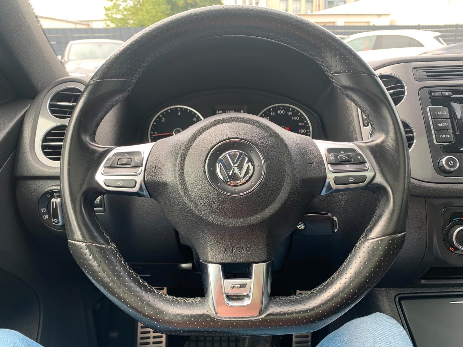 VOLKSWAGEN TIGUAN 2.0 TDI 140ch DSG 4MOTION R-LINE - TOIT PANORAMIQUE - ATTELAGE - XÉNON - SIÈGES CHAUFFANTS