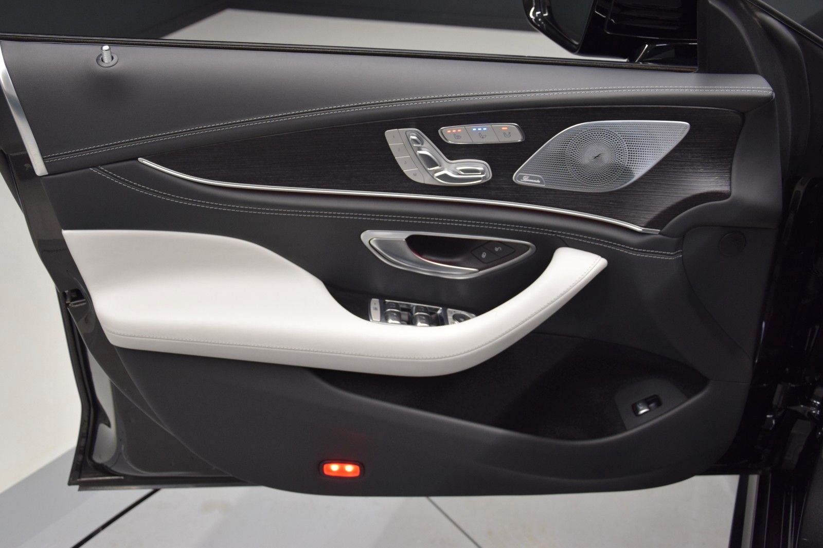 Fahrzeugabbildung Mercedes-Benz AMG GT 43 4-trg. Pano HuD Memory Burmester