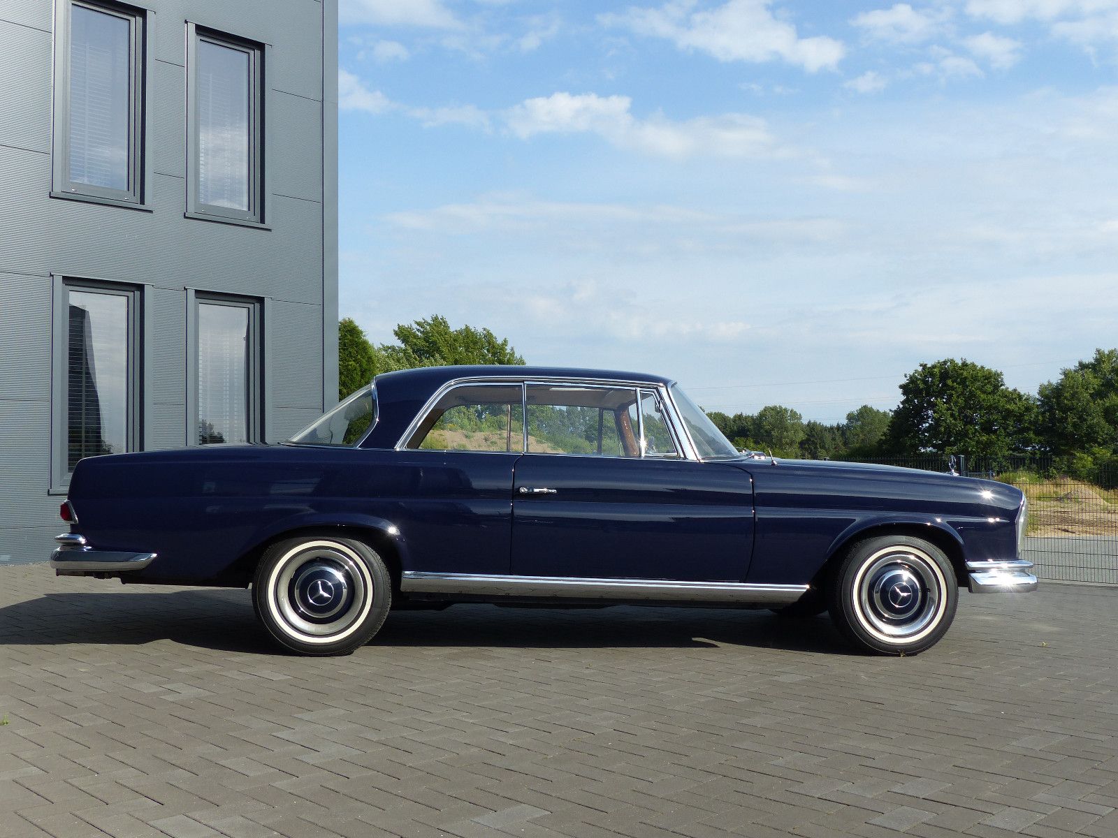 Fahrzeugabbildung Mercedes-Benz 250 SE Coupe W 111
