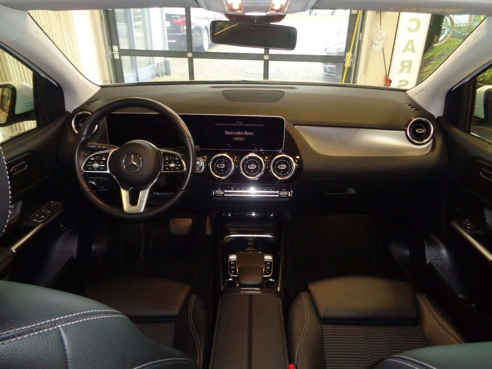 Fahrzeugabbildung Mercedes-Benz B 180/Navi/Klima/AHK/Digitales Cockpit/MultiBeam