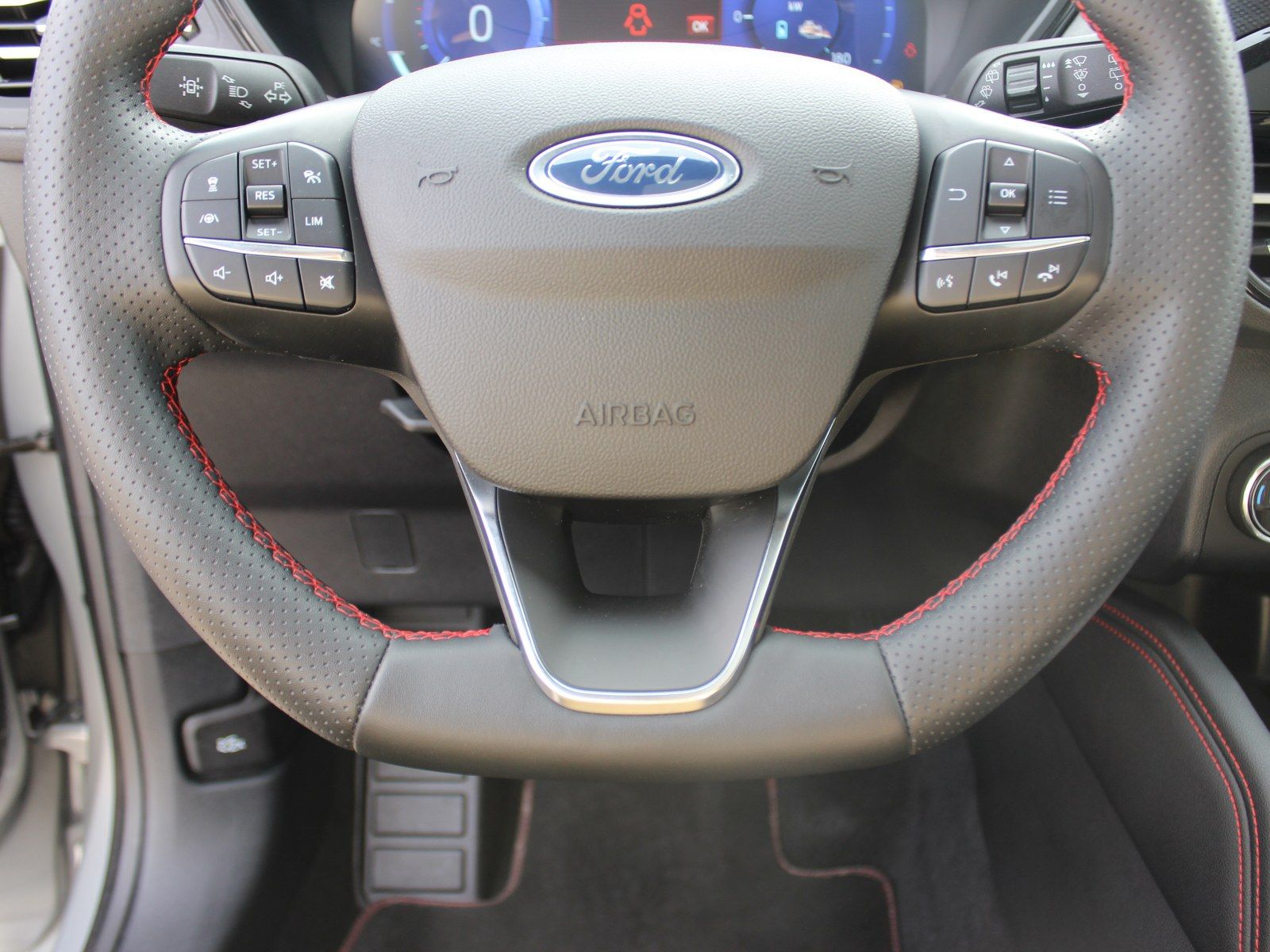 Fahrzeugabbildung Ford Kuga Plug-In Hybrid ST-Line 2,5 Duratec