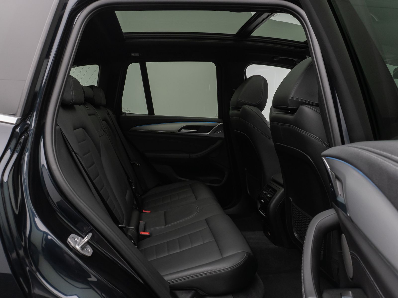 Fahrzeugabbildung BMW iX3 Impressive 360° H/K HUD DAB Panorama 20Zoll