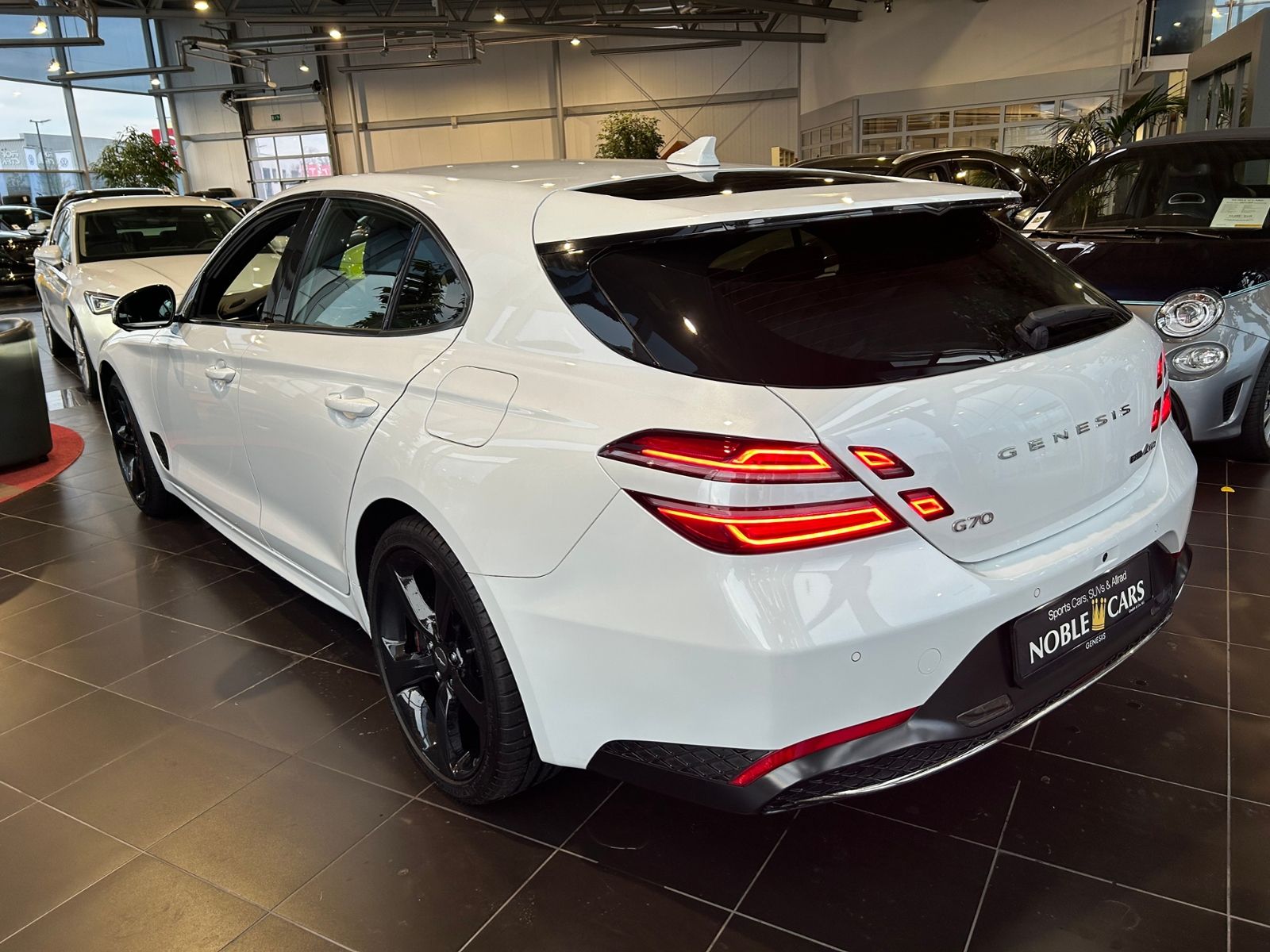 Fahrzeugabbildung Genesis G70  Shooting Brake2.2D AWD Sport Head Up D.