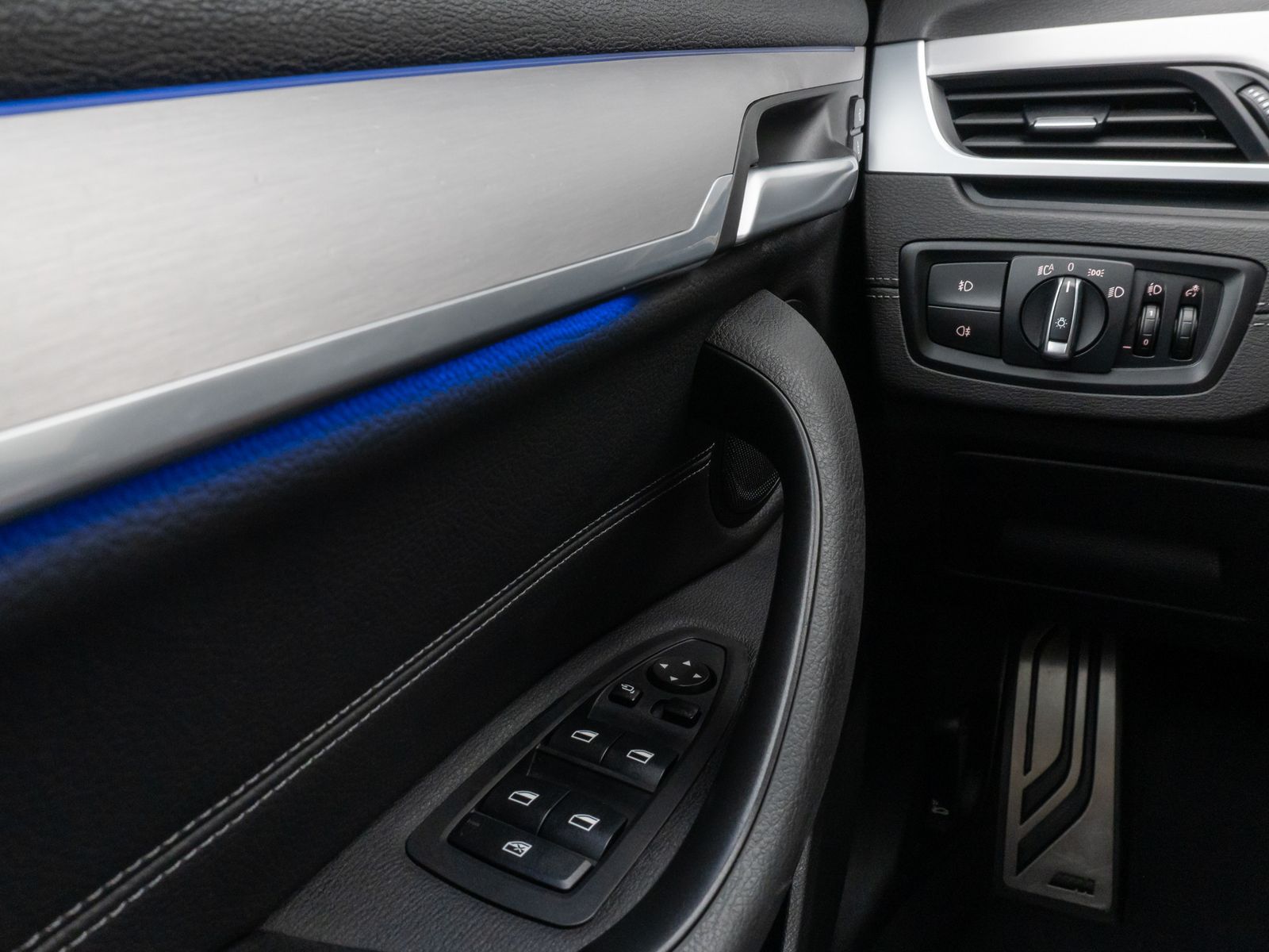Fahrzeugabbildung BMW X1 xD20d M Sport ACC HUD DAB Panorama HiFi Leder