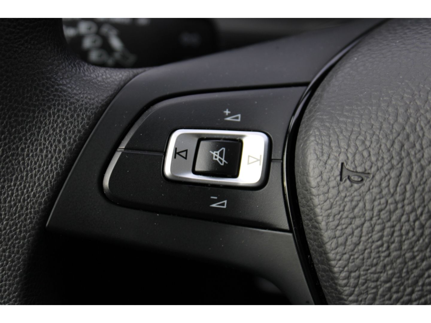 Fahrzeugabbildung Volkswagen Polo VI Comfortline Navi TWA GRA PDC Radio/CD 8