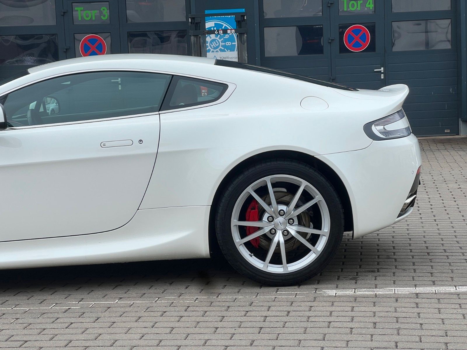 Fahrzeugabbildung Aston Martin V8 Vantage Coupe*RFK nur 18TKM*wie NEU