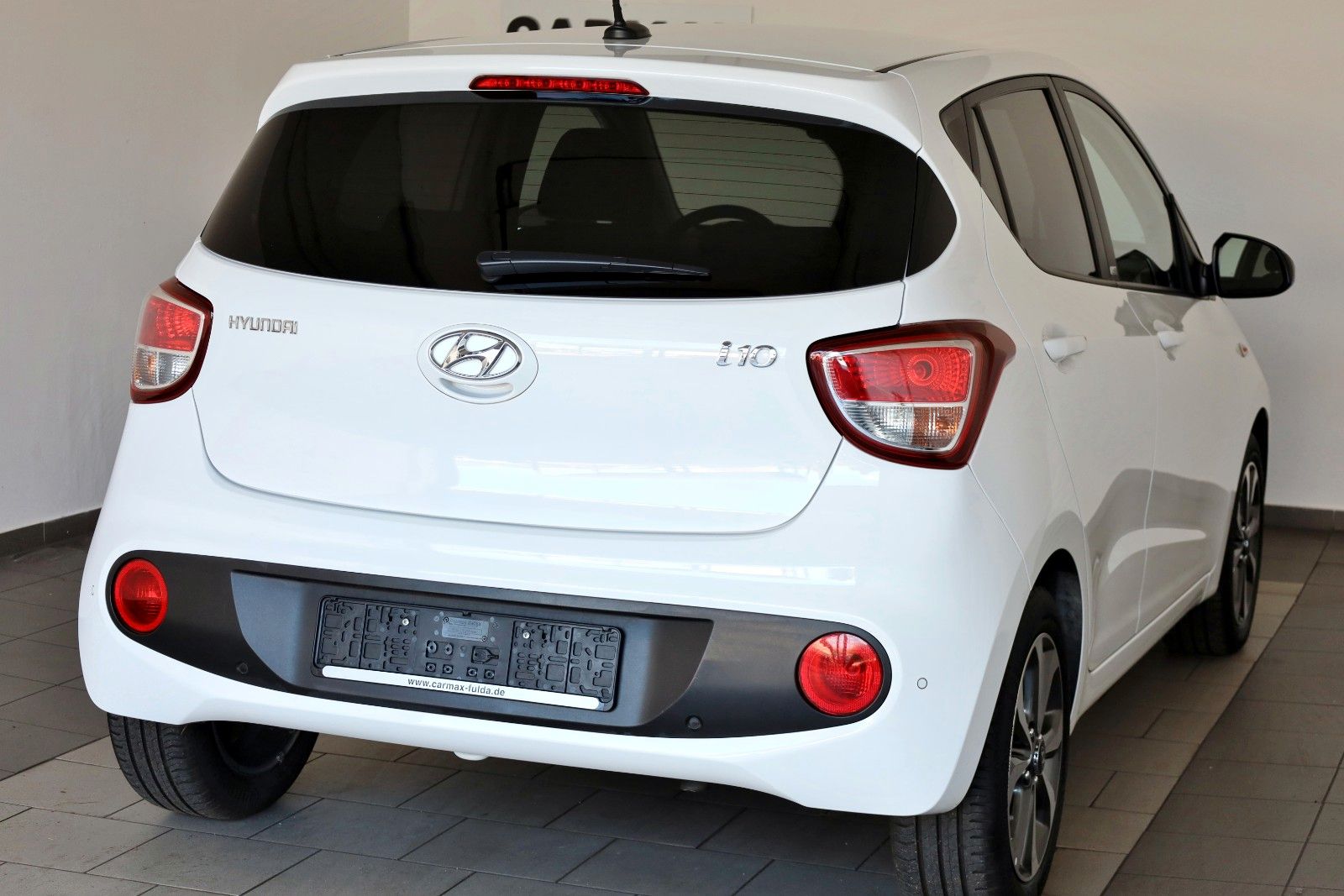 Fahrzeugabbildung Hyundai i10 YES! Plus,Autom.,Navi,SH, PDC, 8fach bereift