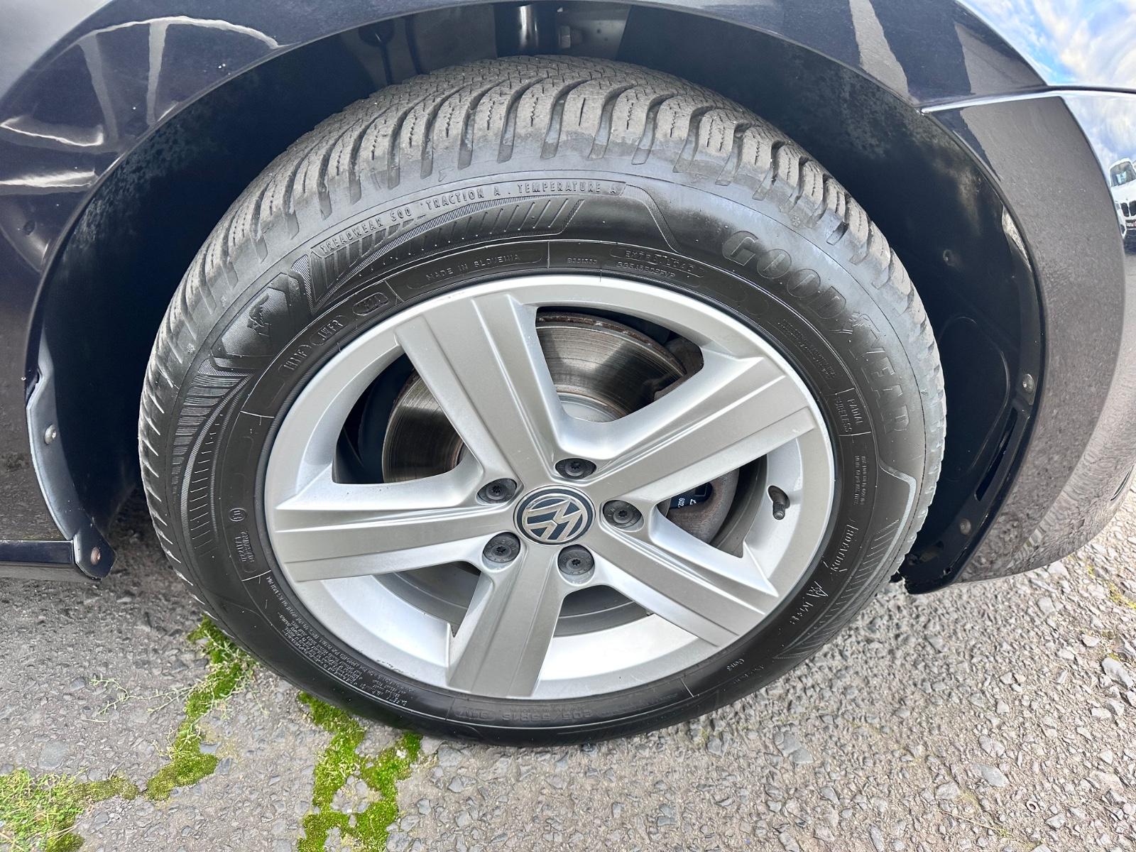 Volkswagen Golf VII Lim. Highline DSG SitzHeiz. LED Alcanta