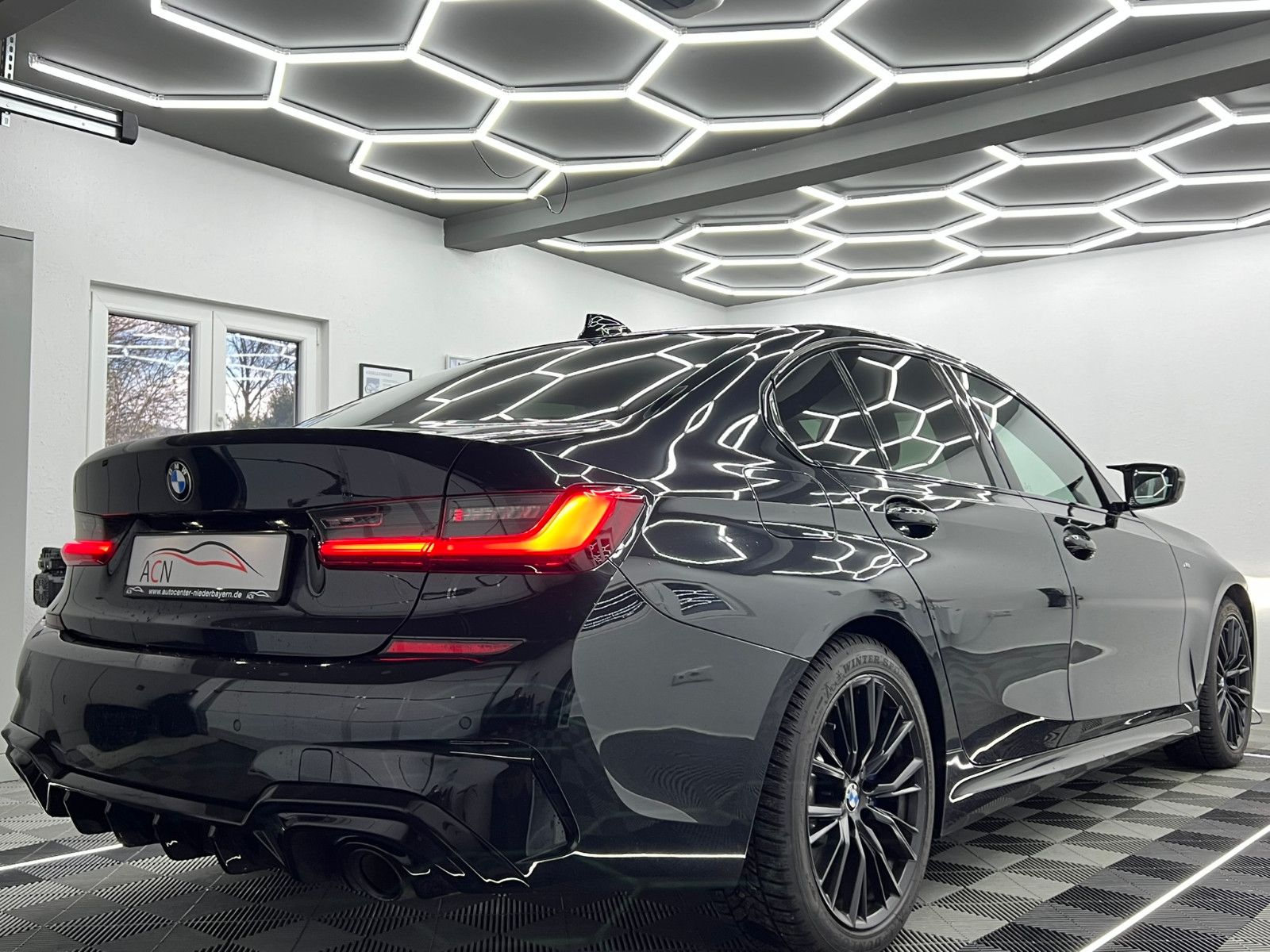 Fahrzeugabbildung BMW 330i xDrive M-SPORT/LIVE COC/HiFi/DEUTSCH