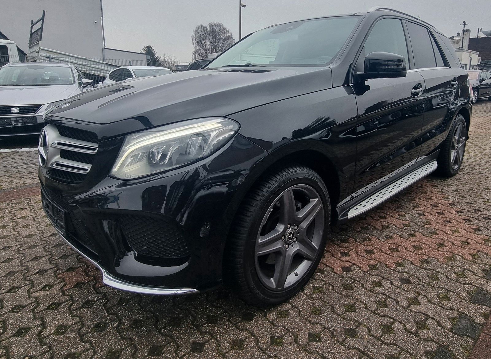 MERCEDES-BENZ GLE 350 d 4Matic-AMG.LINE-PANORAMA-LEDER-SPORT-