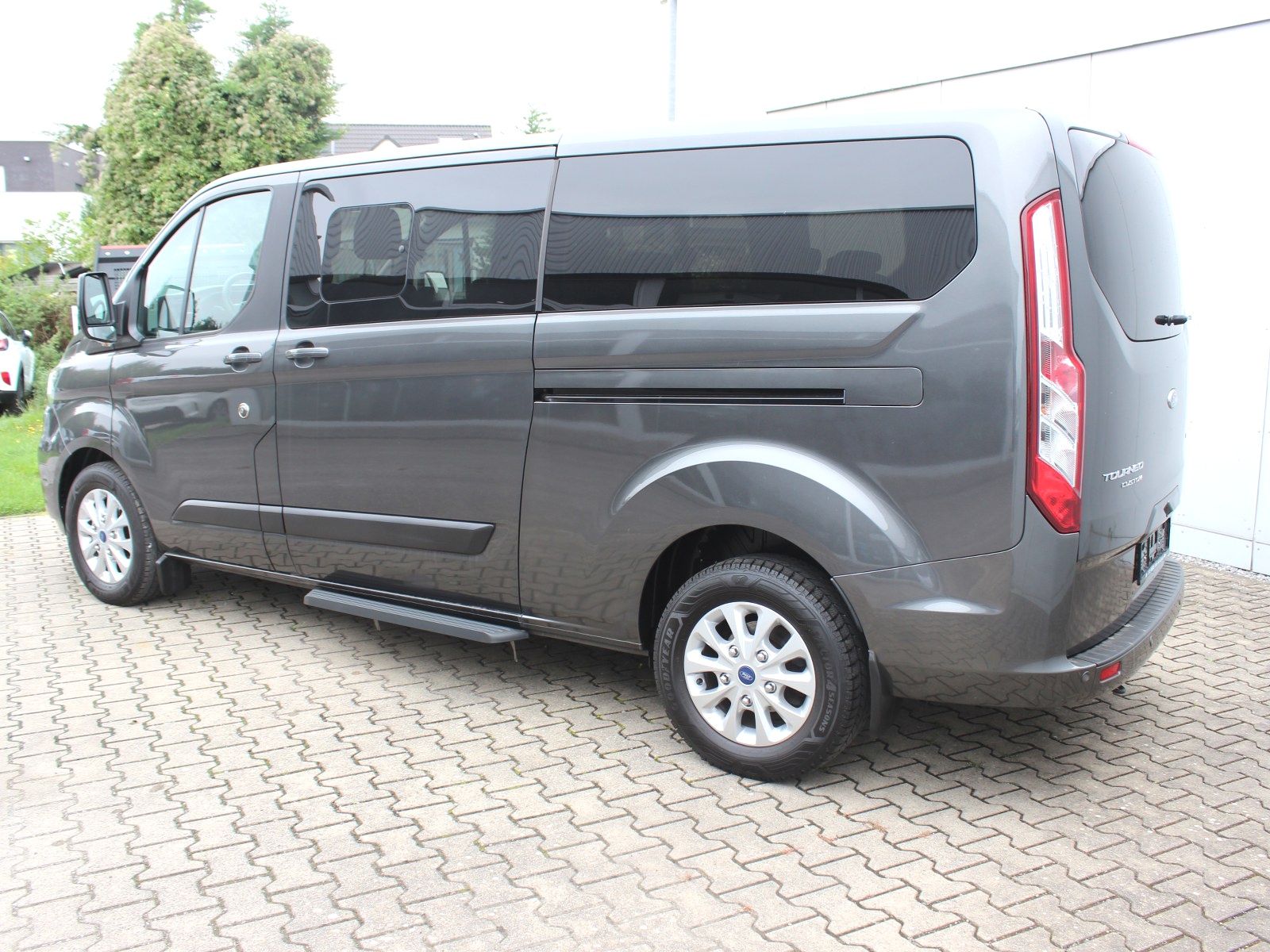 Fahrzeugabbildung Ford Tourneo Custom 320 L2 Tourneo Trend FWD