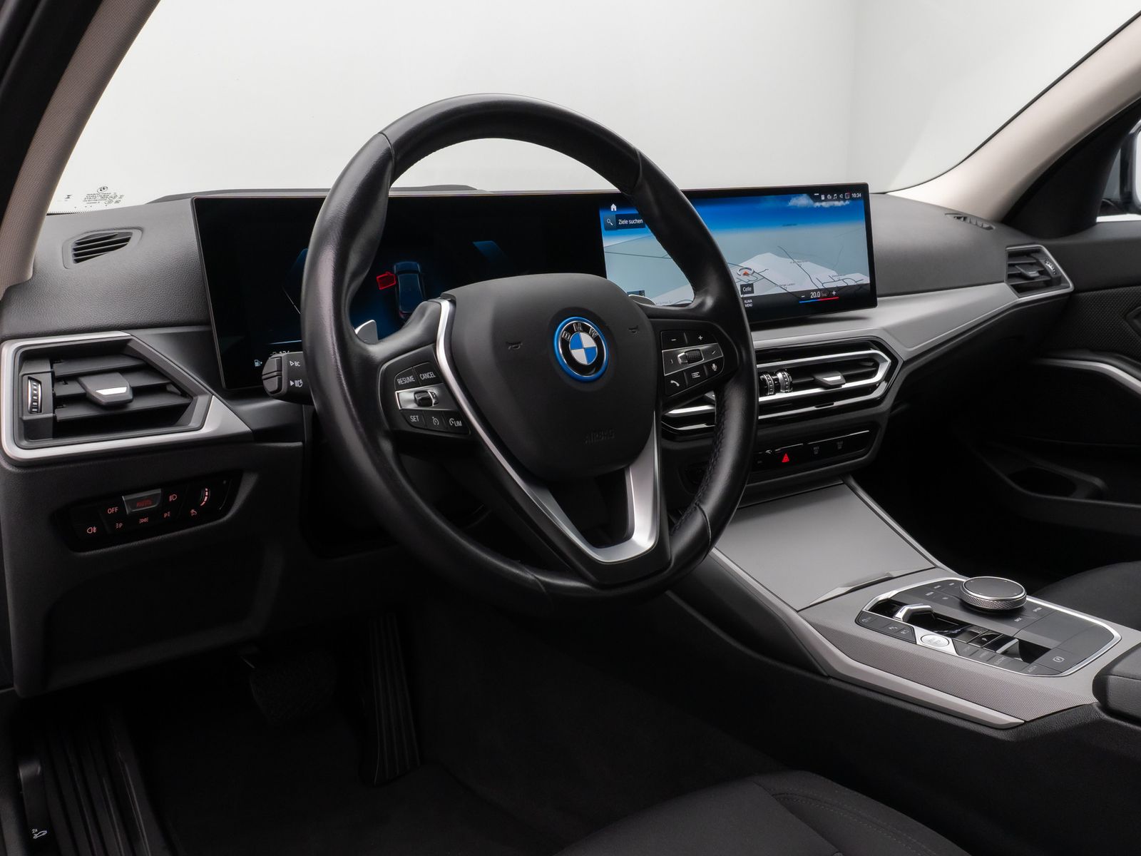 Fahrzeugabbildung BMW 320e DAB HUD Komfort LED Sport Stop&Go 17Zoll