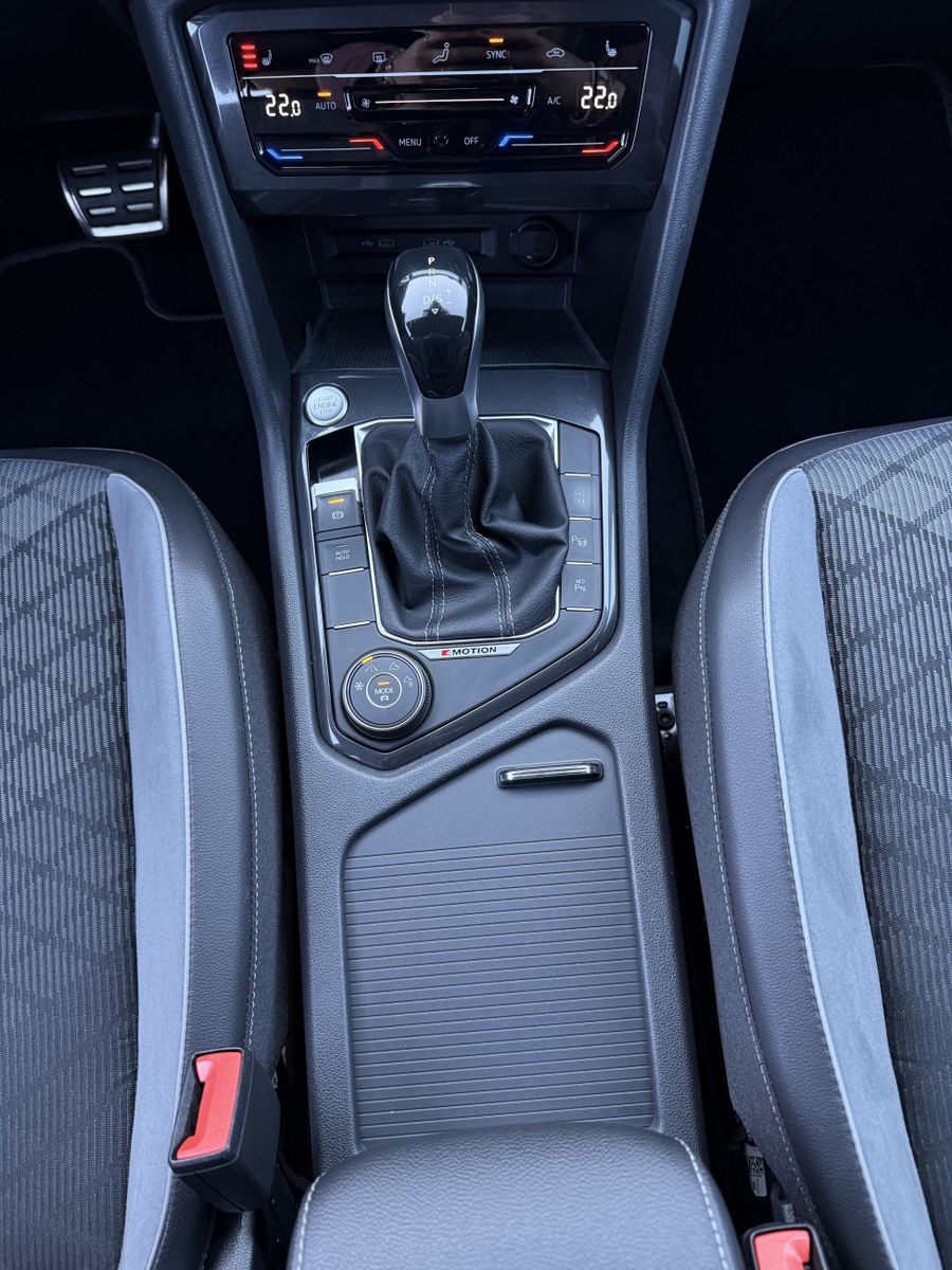 Fahrzeugabbildung Volkswagen Tiguan Allspace 2.0 TSI R-Line 4M NAV+MATRIX+ACC