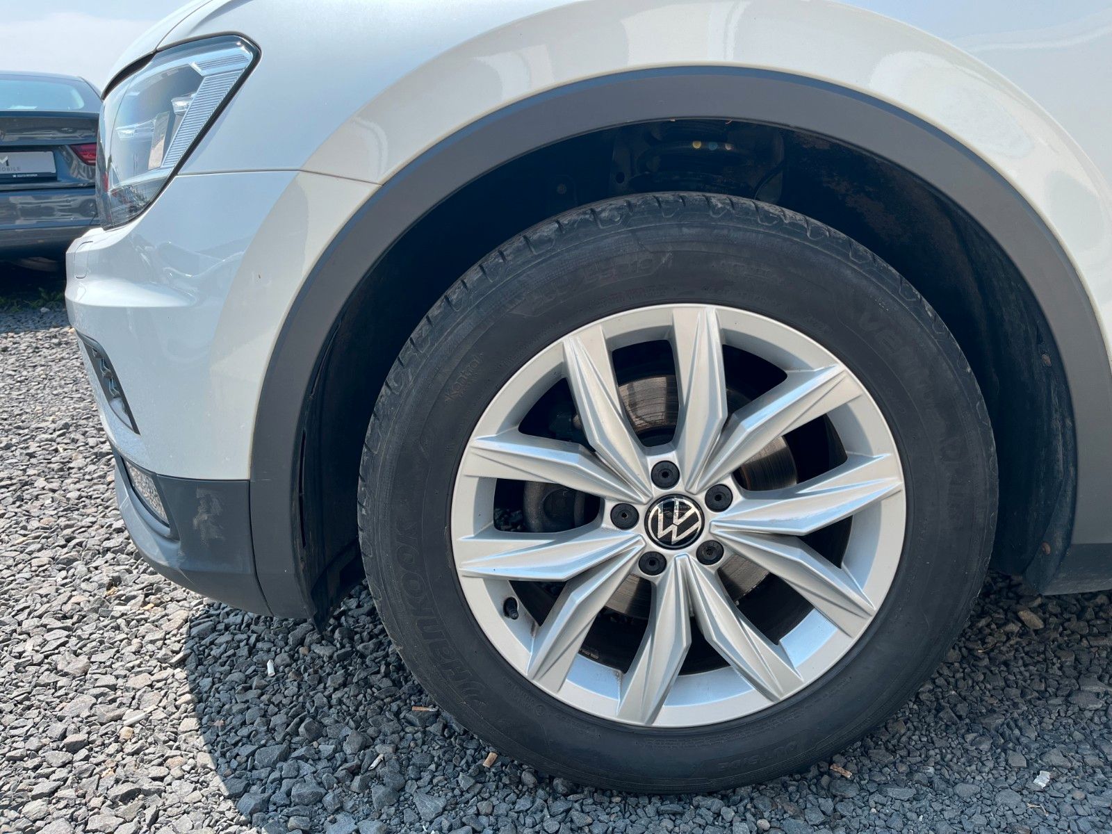 Fahrzeugabbildung Volkswagen Tiguan 2.0 TDI HIGHLINE Navi AHK LED ACC Alcanta