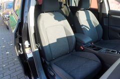 Fahrzeugabbildung Volkswagen Golf VIII Variant Life eTSI DSG Kamera ACC AHK!