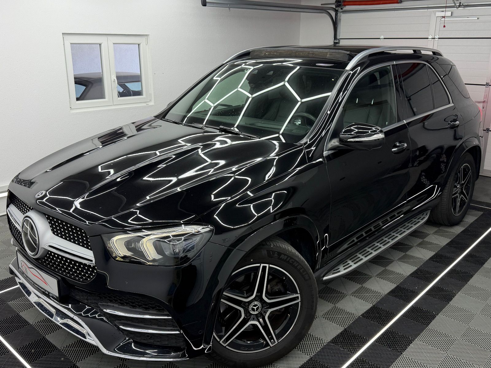 Fahrzeugabbildung Mercedes-Benz GLE 300 d 4MATIC AMG-LINE/PANO/BURMESTER/7-SITZ