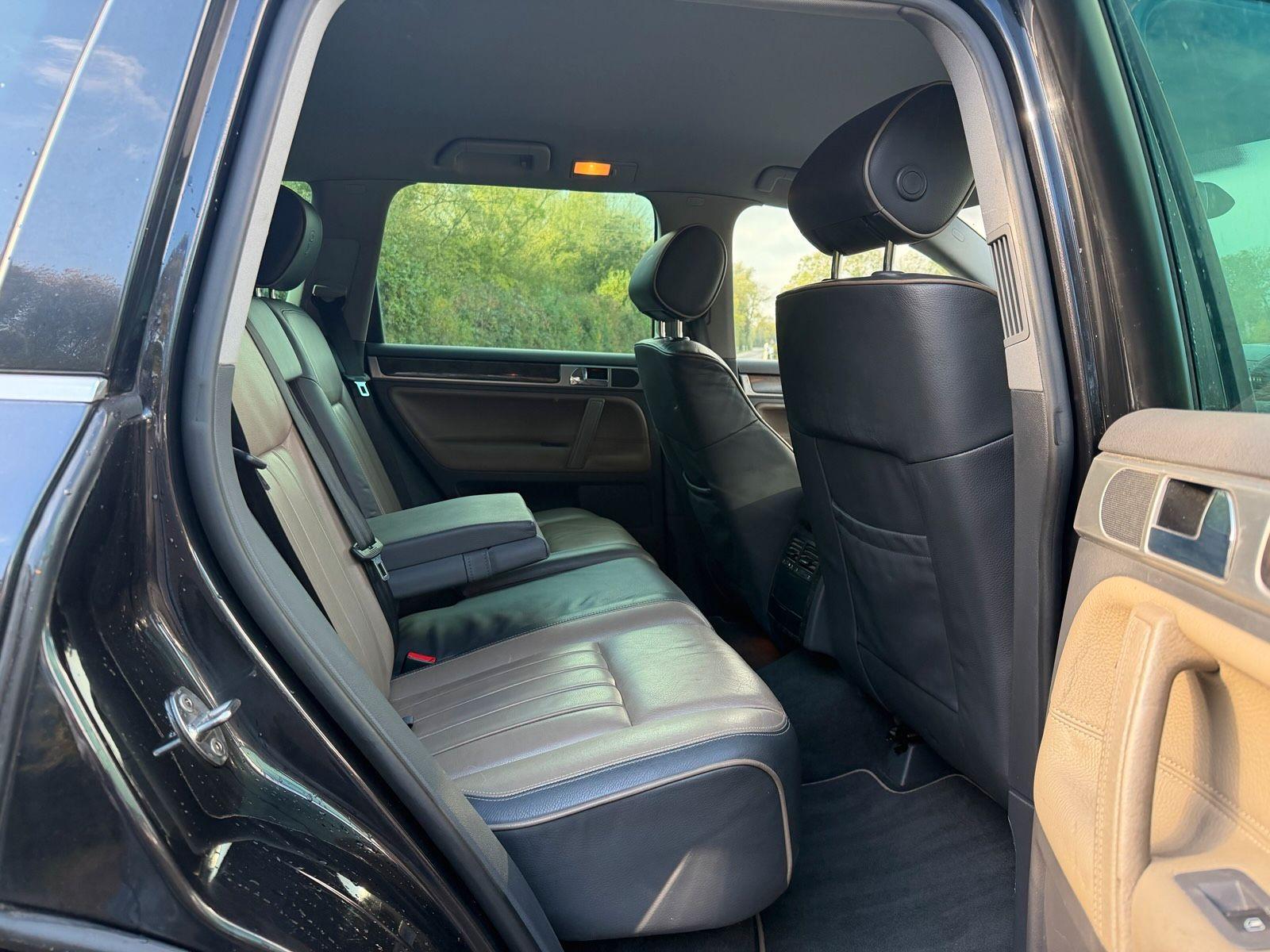 Volkswagen Touareg 2009 — photo 11