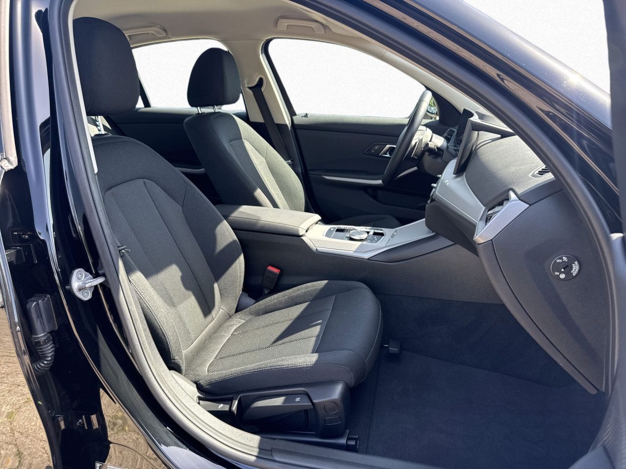 BMW 318i Limo Aut. Widescreen Carplay LED SHZ DAB+ foto 11