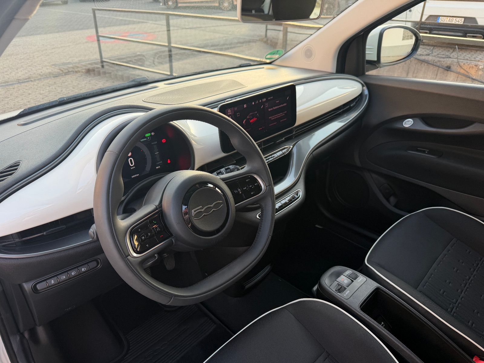 Fahrzeugabbildung Fiat 500e/TEMPOMAT/APPLE/KLIMA/SPURHALTEASSISTE