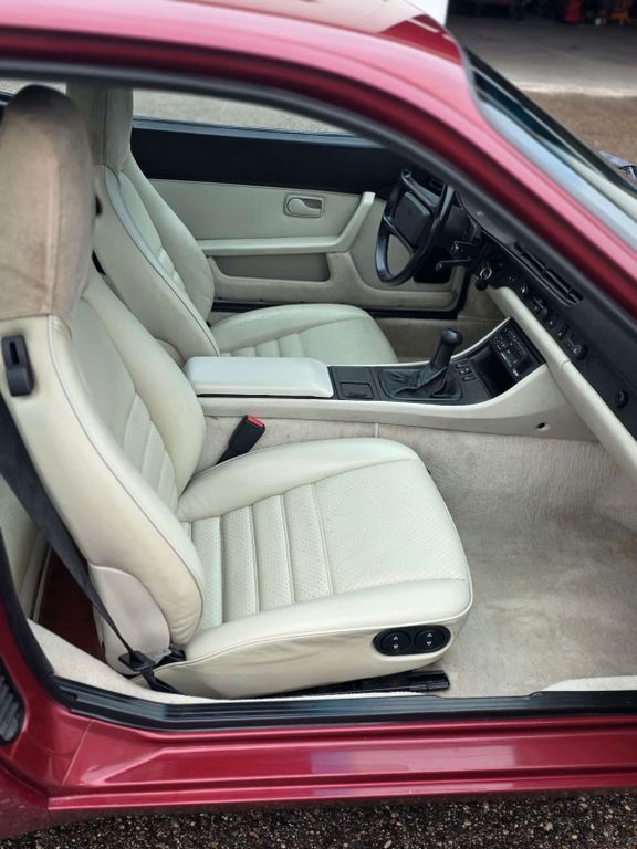 PORSCHE 944 1989
