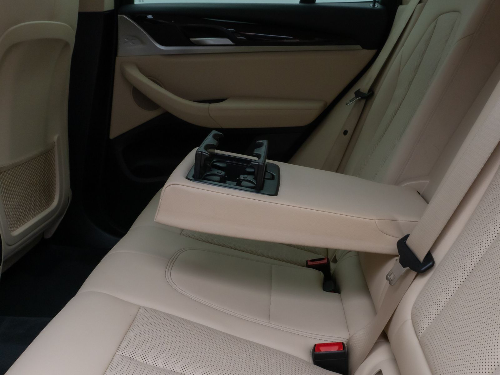 Fahrzeugabbildung BMW X3 xD20d  Kamera DAB HiFi Lnkrhzg Komfort Sport