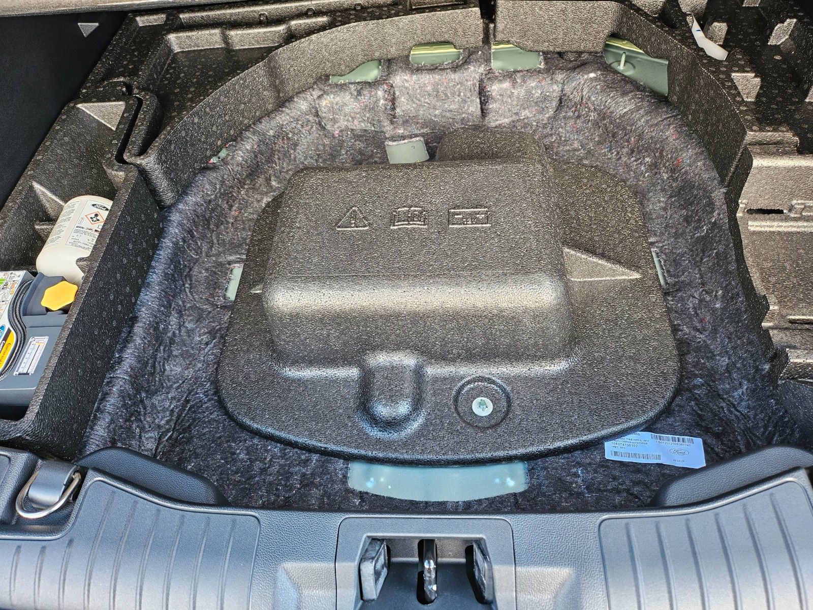 Fahrzeugabbildung Ford Kuga Hybrid Titanium