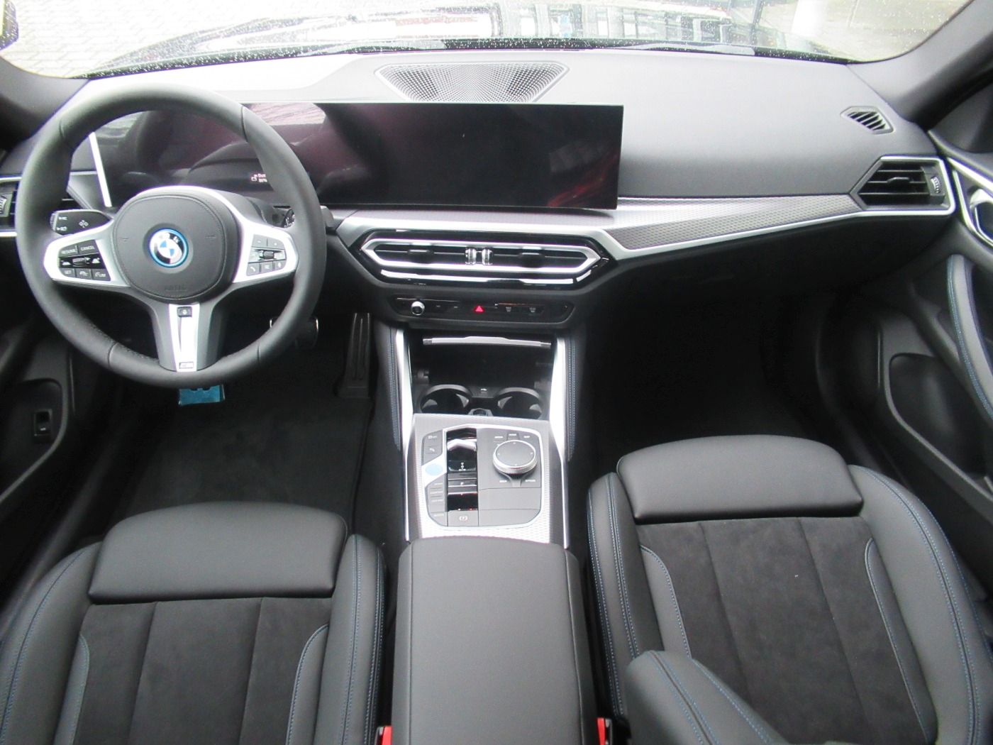 Fahrzeugabbildung BMW i4 eDrive35 M-Sportpaket AHK/ACC/KomfZug/LKH