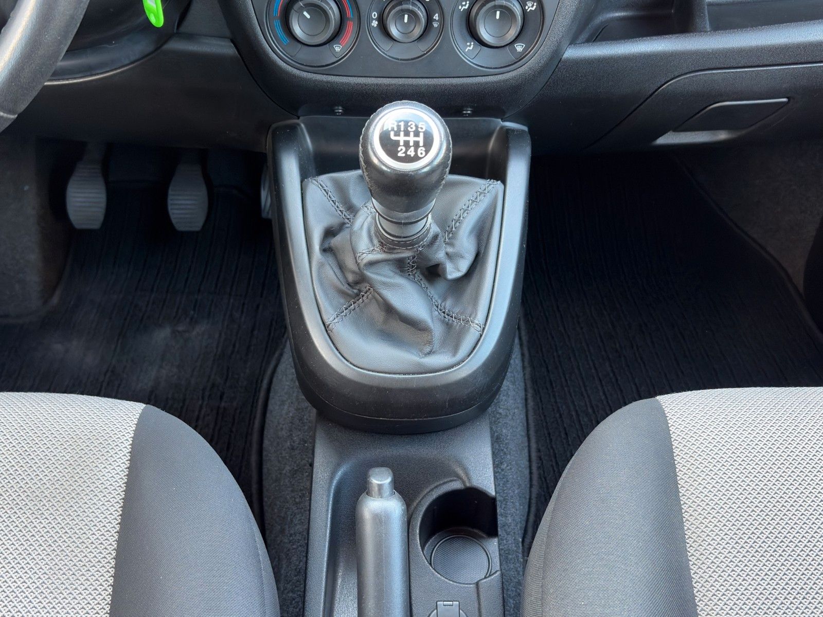 Fahrzeugabbildung Opel Combo Colorado*PDC*SHZ*2xSchiebetür*AHK*1. Hand*