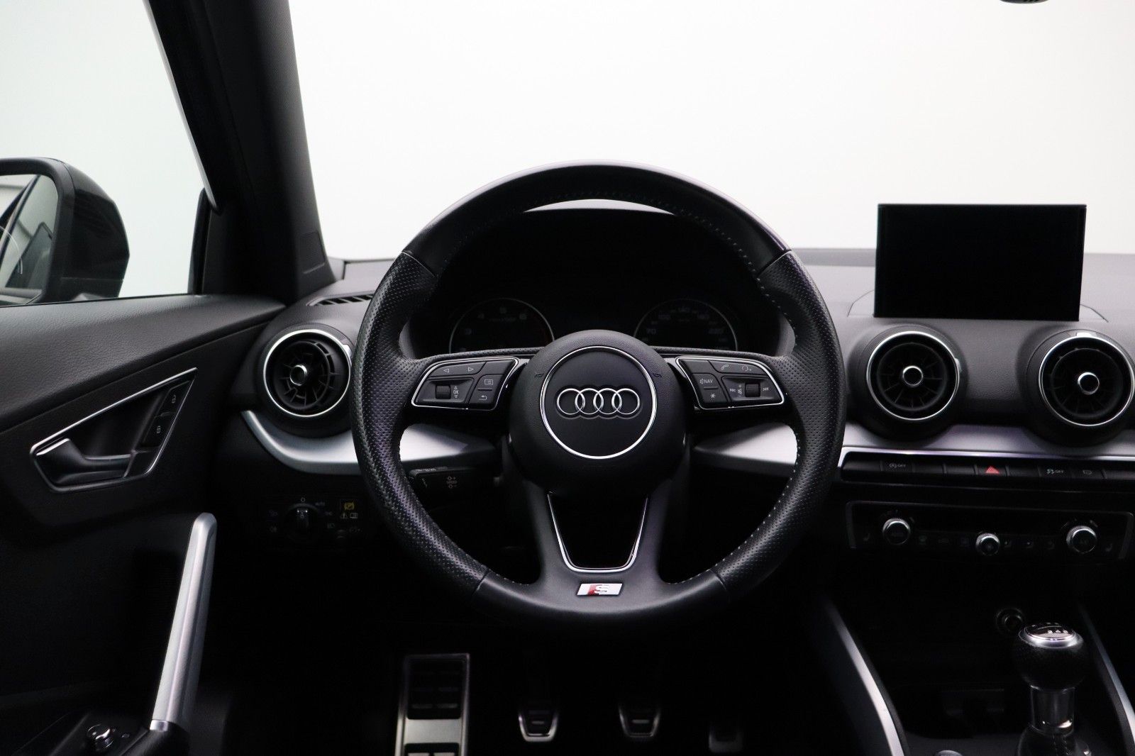 Fahrzeugabbildung Audi Q2 1.4 Sport S-Line 19" Optik-Paket schwarz