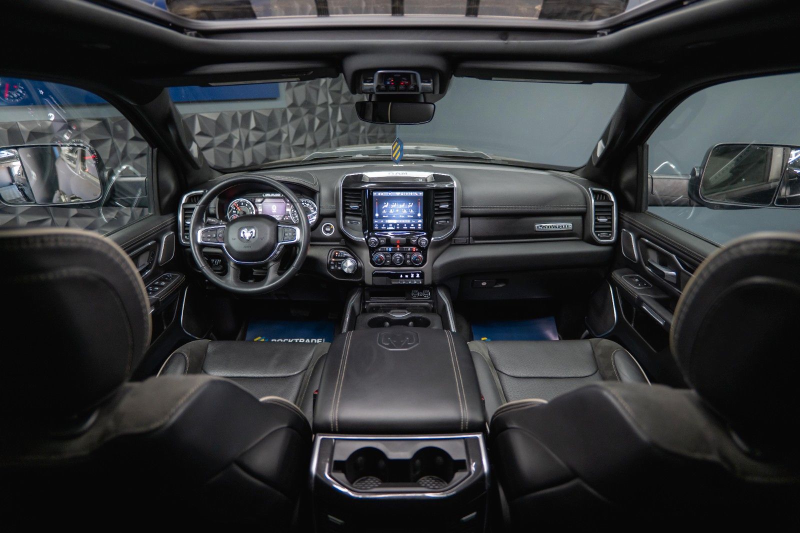 Fahrzeugabbildung Dodge RAM 5.7 V8 HEMI 4x4 NIGHT LARAMIE *Pano*22 Zoll*