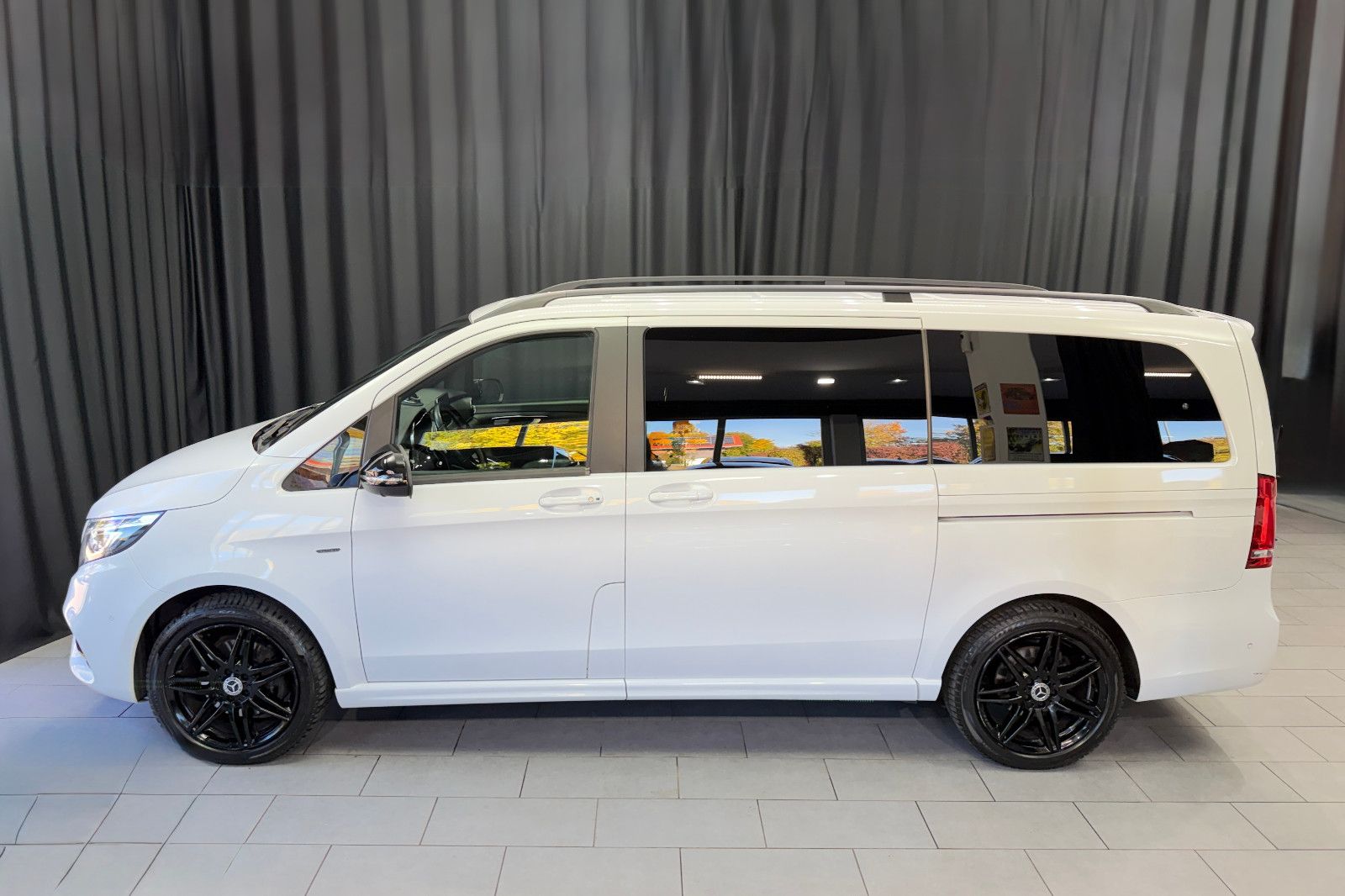 Fahrzeugabbildung Mercedes-Benz V250d NIGHT EDITION 4MATIC lang AMG-LINE|360°|