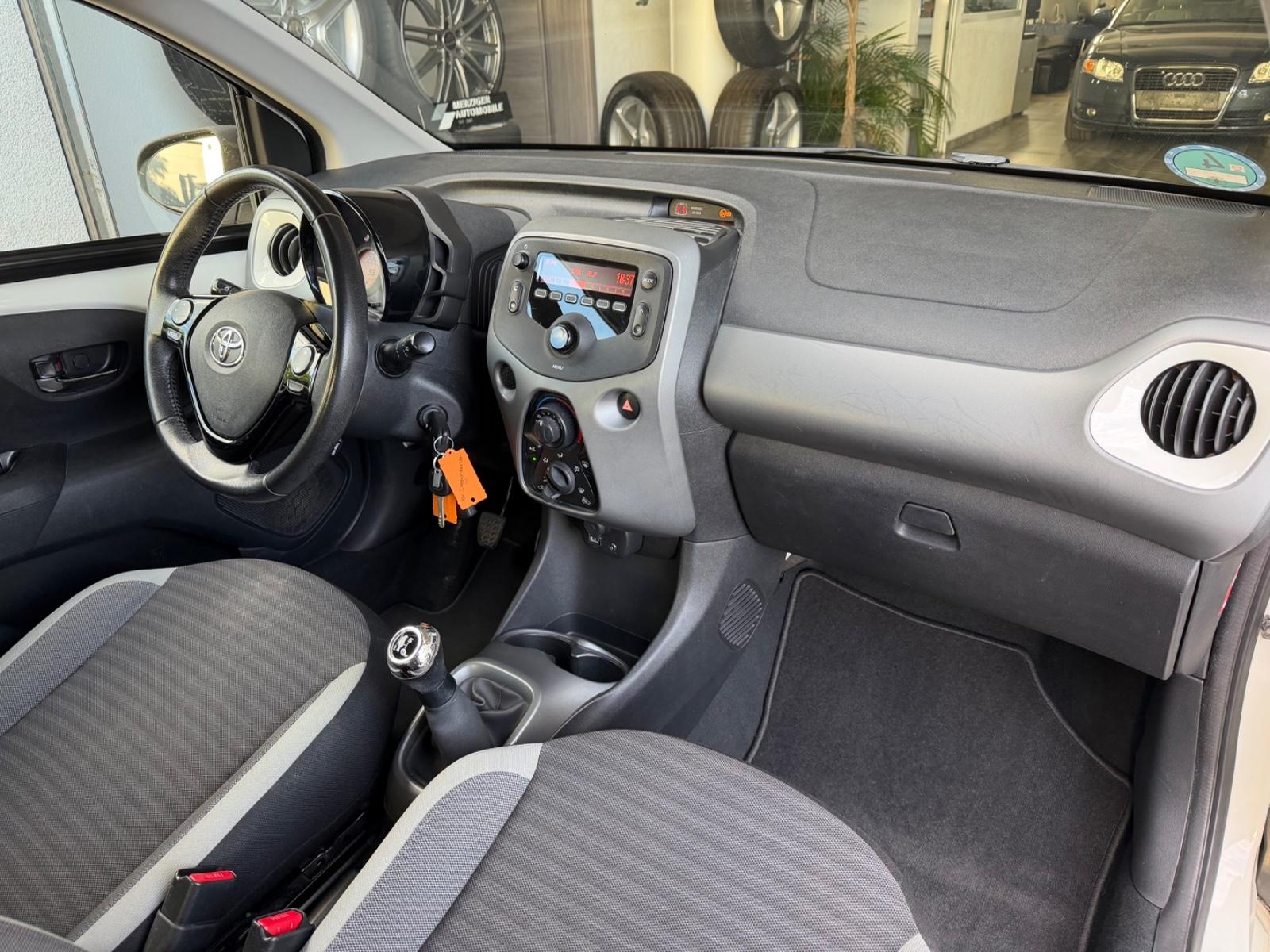 Toyota AYGO x-play *LED*BT*Klima*Tempomat*Lederlenkrad*