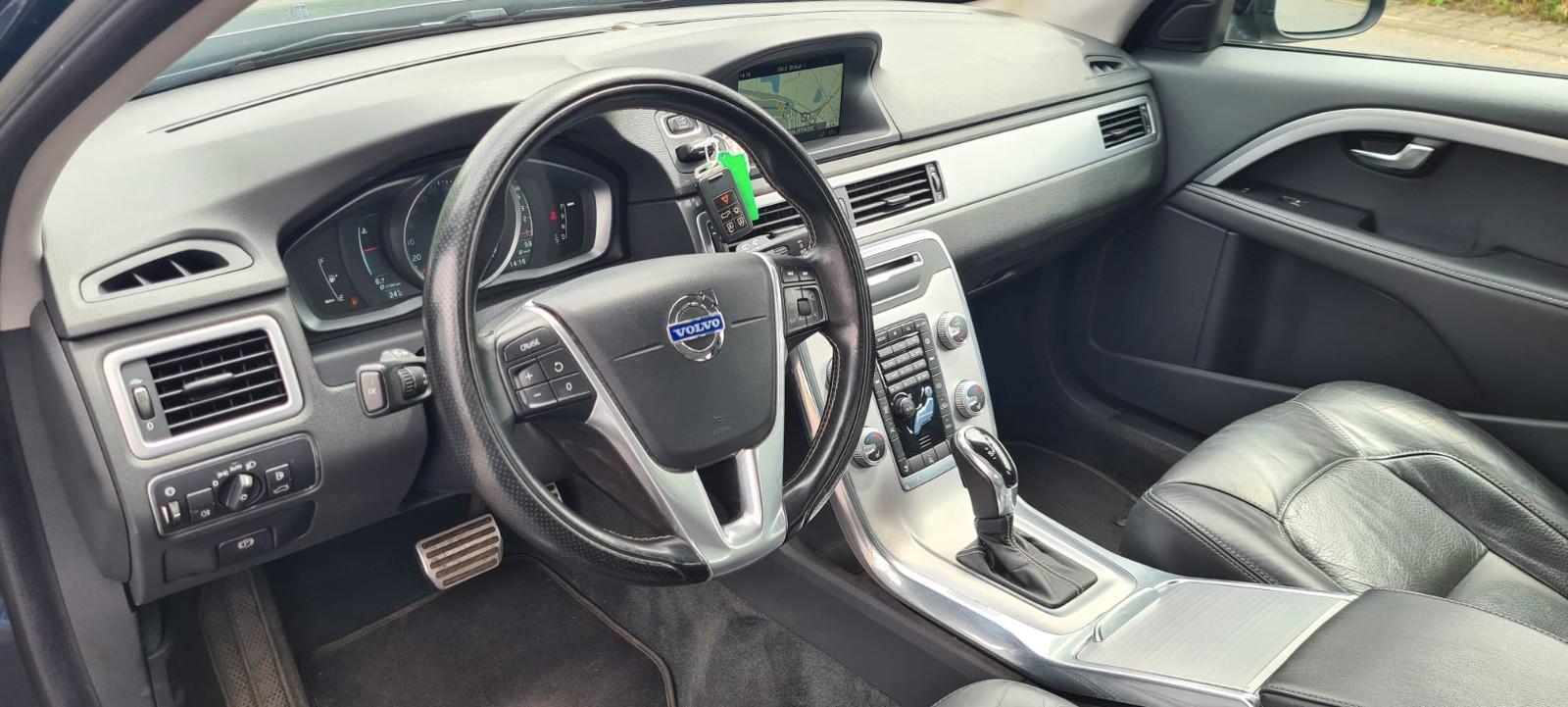 Volvo V70 2015 — photo 16