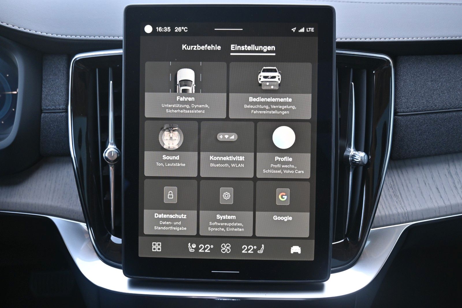 Fahrzeugabbildung Volvo XC90 Ultra Dark T8 AWD Recharge*LUFT*PANO*STHZ