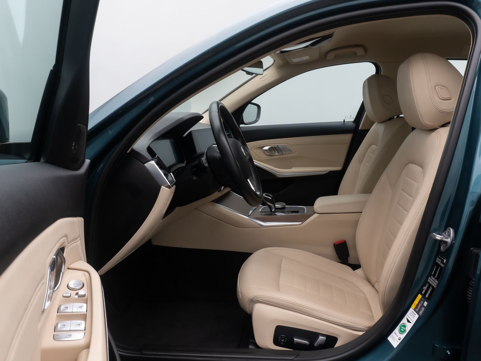 Fahrzeugabbildung BMW 330e xD Alarm HUD H/K DAB Memory Leder Sport