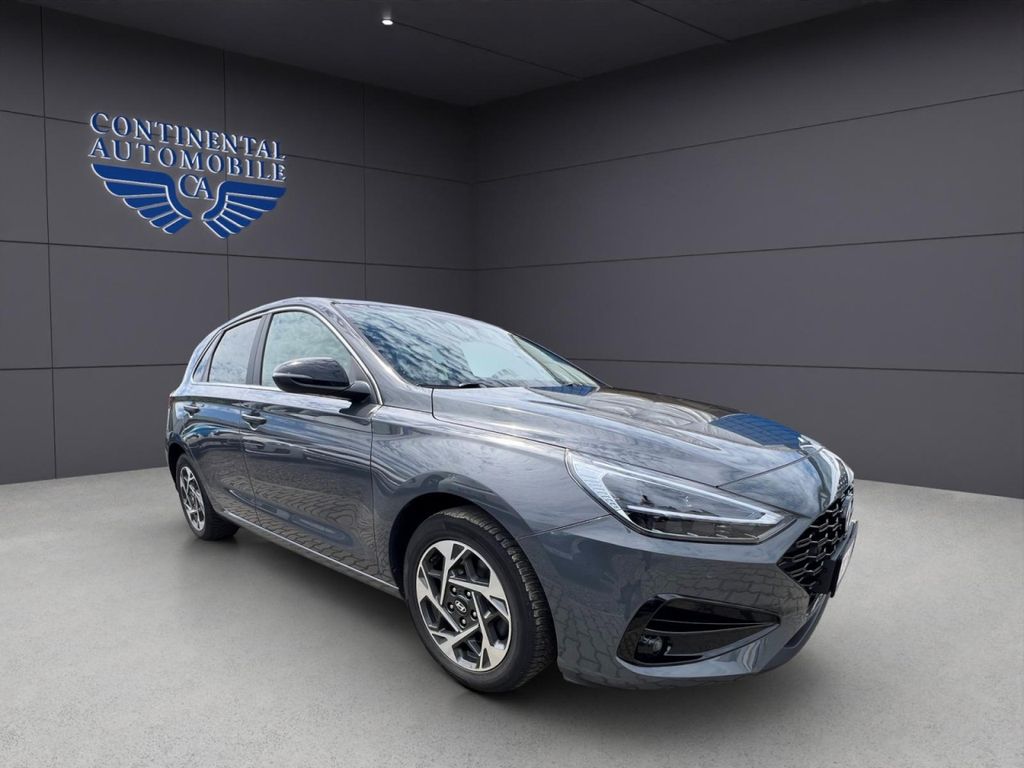 HYUNDAI i30 KLIMA,NAVI,TEMPOMAT,PDC,RFK,AUTOMATIK,BT HYUNDAI i30 KLIMA,NAVI,TEMPOMAT,PDC,RFK,AUTOMATIK,BT